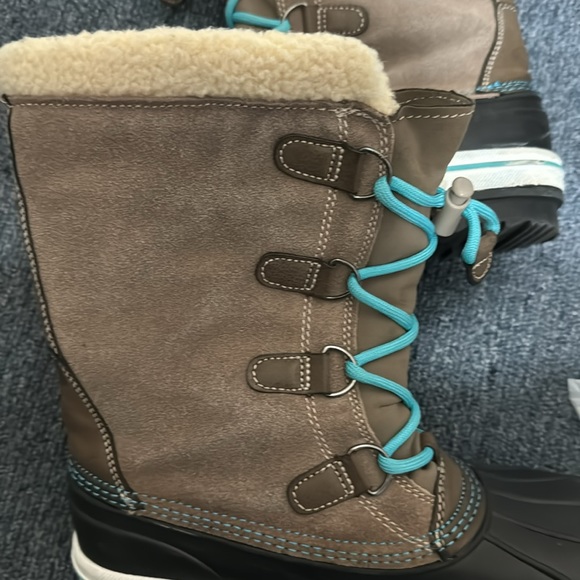 Brand new like condition used once size 4 girls snow boots - Picture 6 of 8